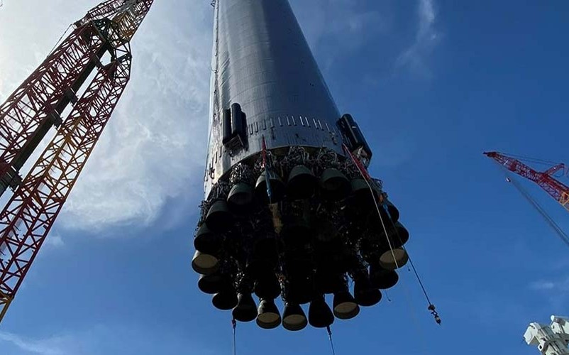 SpaceX, Starship과 첫 번째 위성 발사 계약 체결