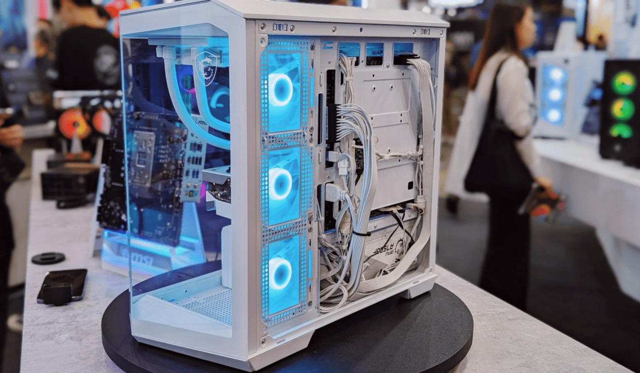 MSI는 반대편 커넥터가 장착된 Z790 Project Zero 메인보드를 준비 중입니다