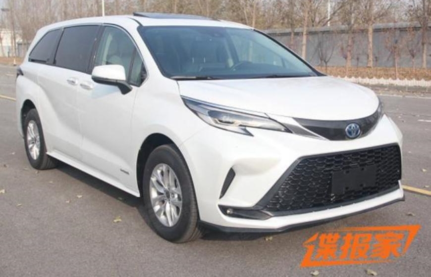 Toyota apresentou uma nova minivan Toyota Granvia