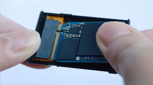 Introduziu um adaptador que permite usar drives NVMe compactos com Xbox Series X e Series S