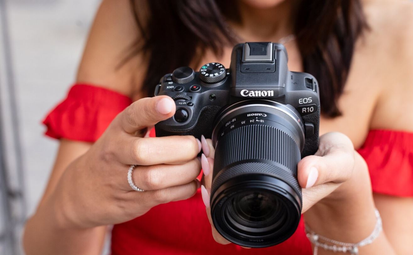 Canon erweitert die EOS R-Familie spiegelloser Kameras um zwei kompakte Modelle