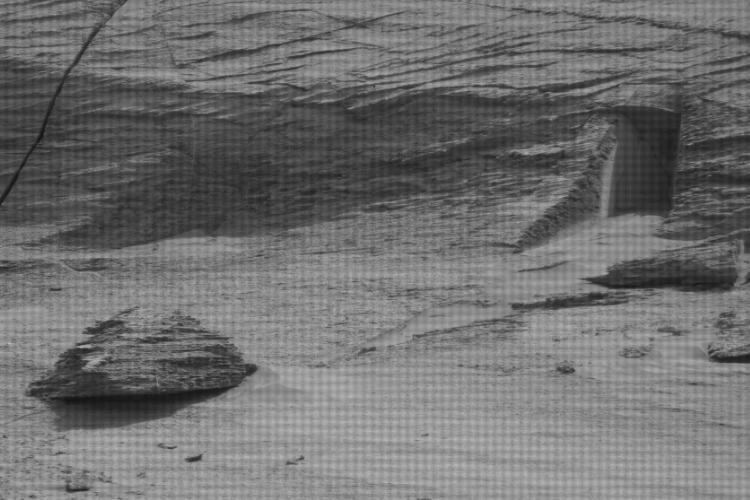 NASAは火星で発見されたドアは自然起源であると言います