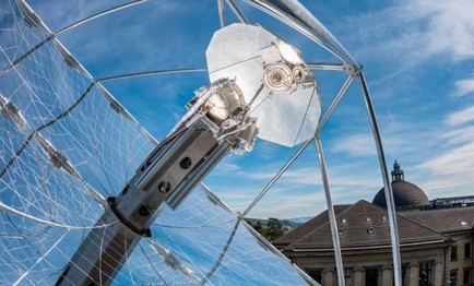 Scienziati svizzeri creano un reattore solare che converte acqua e anidride carbonica in cherosene