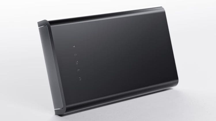 Tesla a évalué le disque SSD de marque 1 To à 350 $