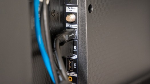 調査によると、HDMIケーブルとアンテナケーブルには干渉に対する適切な保護がありません。