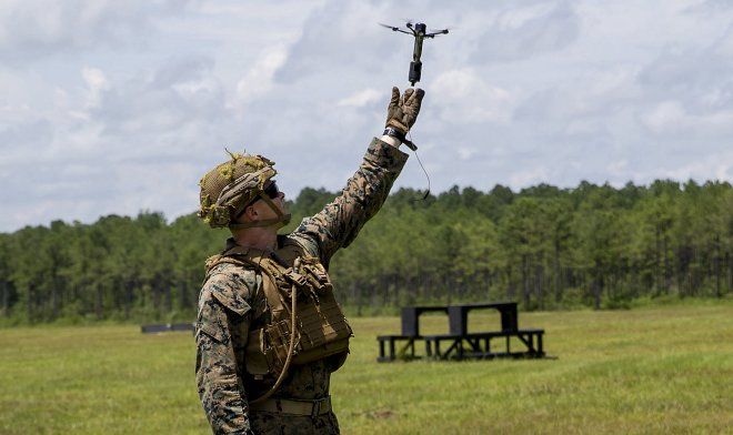 Fuzileiros navais dos EUA estão experimentando minúsculos drones que carregam bombas