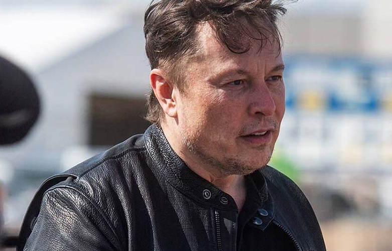 イーロンマスク：テスラヒューマノイドロボットは9月末に準備が整います