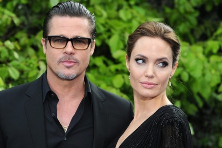 ブラッド・ピットは、アンジェリーナ・ジョリーと一緒に裁判所の大使に子供たちの共同監護権を受け取りました