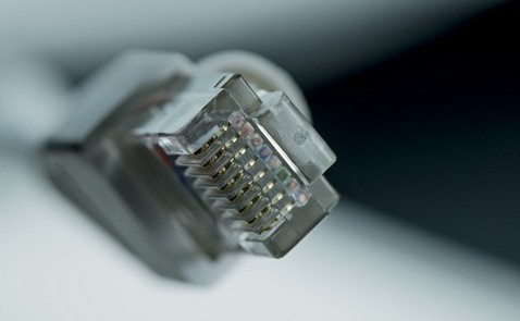 La larghezza di banda globale dei canali Internet raggiunge i 786 Tbps