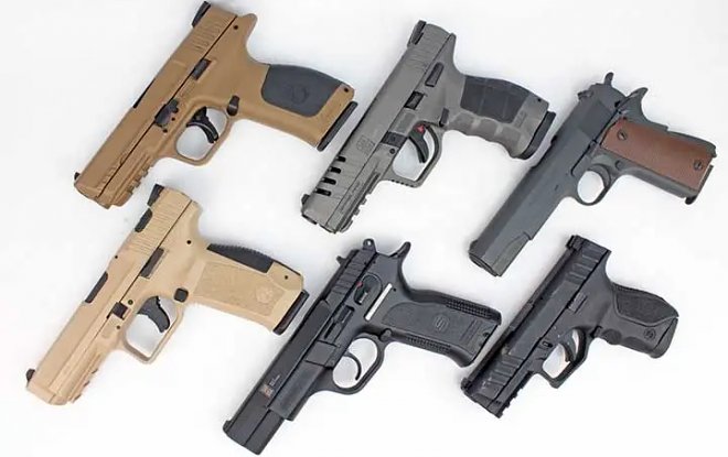 L'americano ha stampato in 3D un mucchio di armi false e consegnato allo stato per $ 21.000