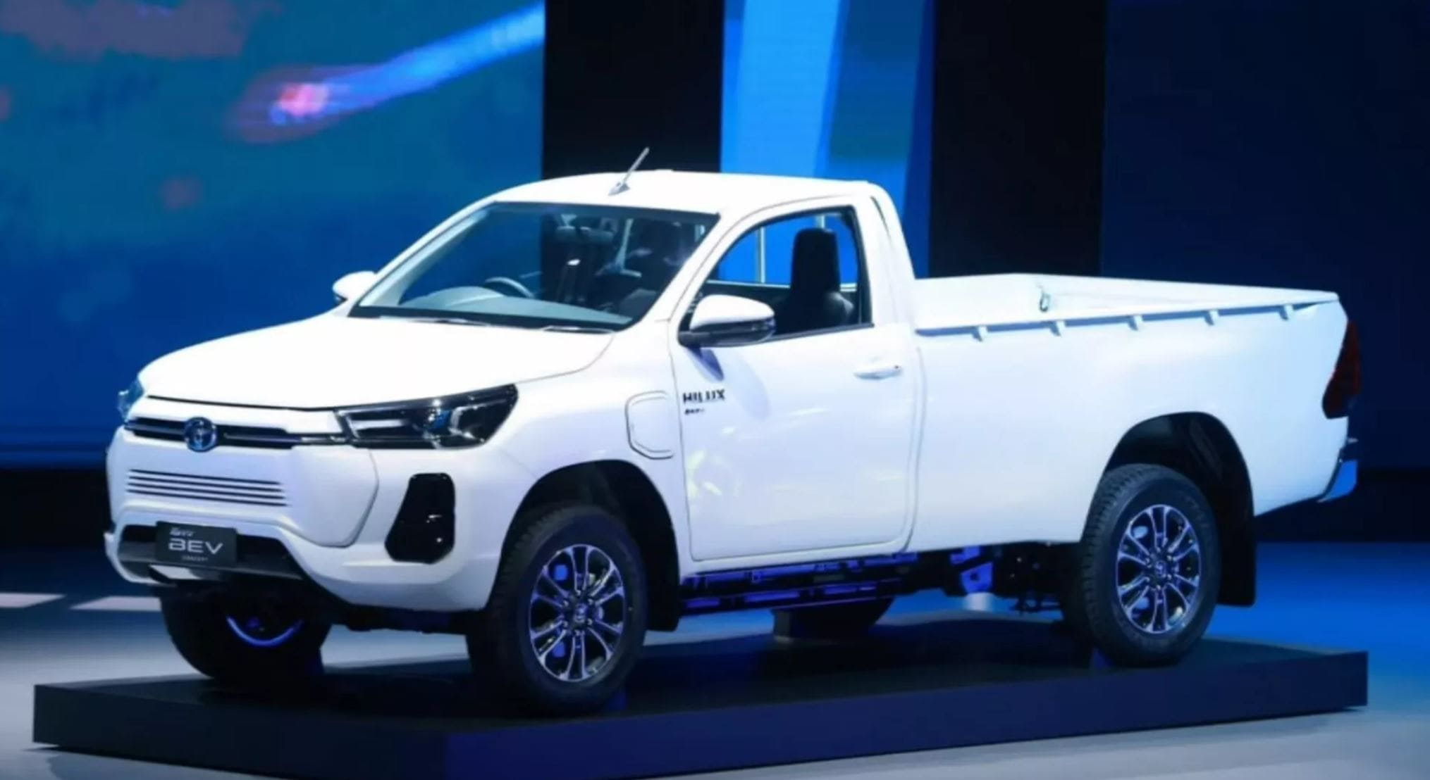 Toyota a présenté une version électrique de la camionnette Hilux