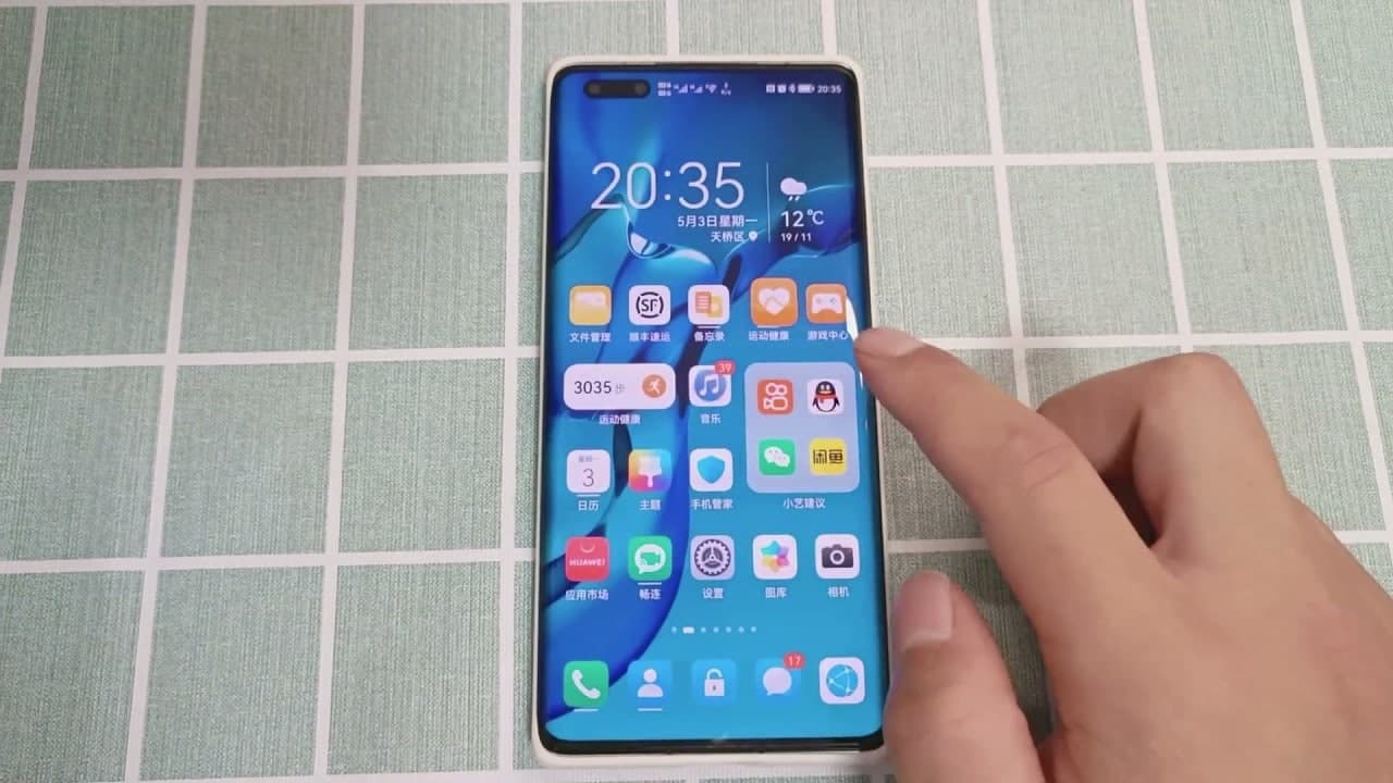 Huawei stellt den intelligenten Fahrradhelm Harmony OS mit Blinkern und Bremslicht vor