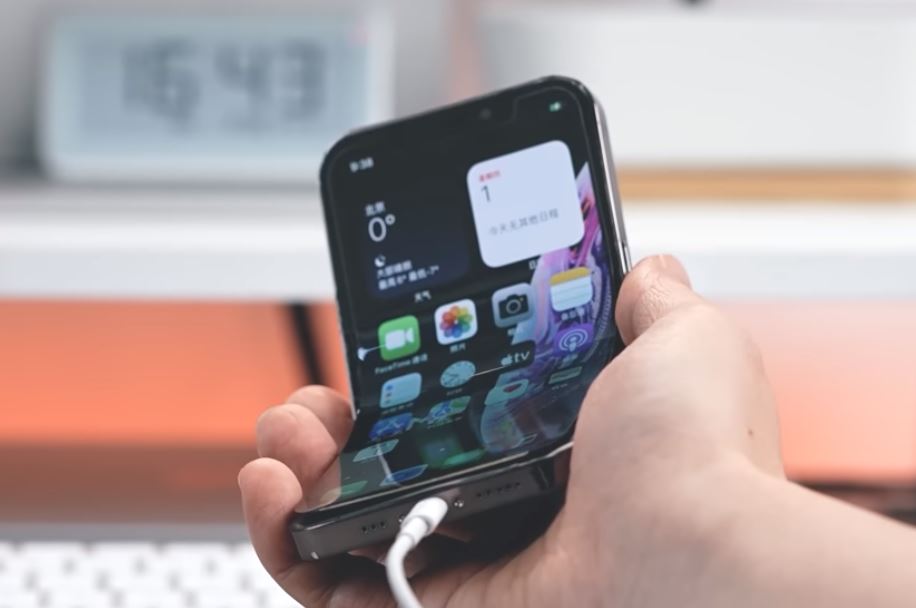 iPhone V dobrável fabricado na China usando peças do Moto Razr e iPhone 13 Pro Max