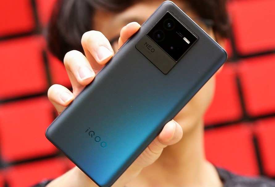 iQOO lance le smartphone phare Neo 7 avec processeur Dimensity 9000+