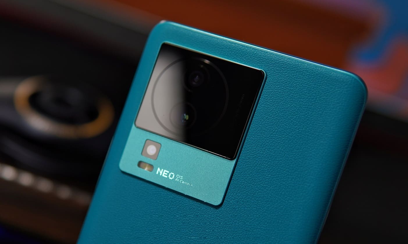 iQOO が Neo 7 Racing Edition スマートフォンを発表