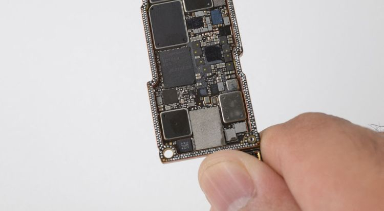 iFixit hat ein Qualcomm X65-Modem im iPhone 14 Pro Max gefunden