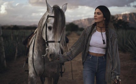 Kendall Jenner au centre du scandale: les Mexicains ont été offensés par une publicité mettant en vedette un mannequin