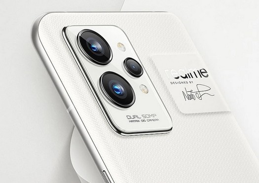 Realme GT 2는 Snapdragon 888 칩, 120Hz AMOLED 디스플레이, 가격은 $410입니다. Realme GT 2 사양
