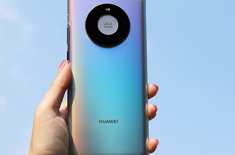 HarmonyOS 2.0을 실행하는 Huawei Mate 40 Pro는 모든 Google 앱에서 작동합니다.