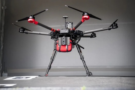 Um drone com um desfibrilador a bordo salvou uma vida pela primeira vez - ajudou um sueco de 71 anos