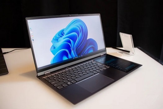 Lenovo dévoile le ThinkBook Plus Gen 3, un ordinateur portable de 17 pouces avec un écran supplémentaire de 8 pouces