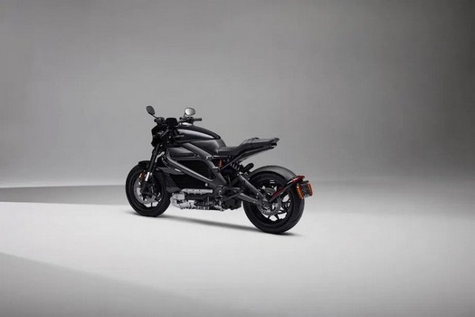 Harley-Davidson stellt das Elektro-Motorrad LiveWire One mit einer Reichweite von bis zu 230 km und einem Preis von 22.000 US-Dollar vor.