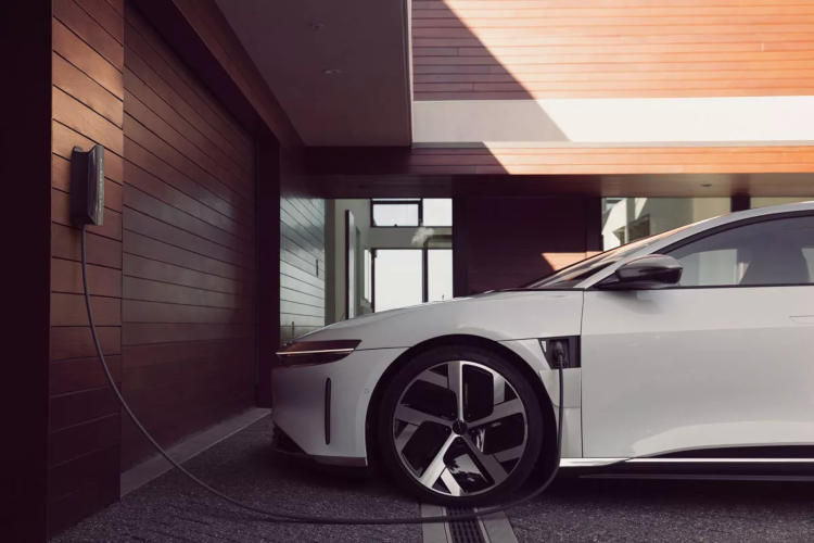 Lucid introduziu um poderoso carregador doméstico para veículos elétricos
