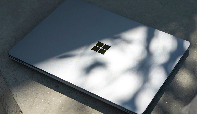 Microsoft lancia Surface Gaming Laptop con schermo a 165 Hz e chip Intel Alder Lake