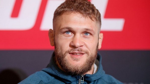 Rafael Fiziev si è offerto volontario per combattere Dos Anjos invece di Ferguson