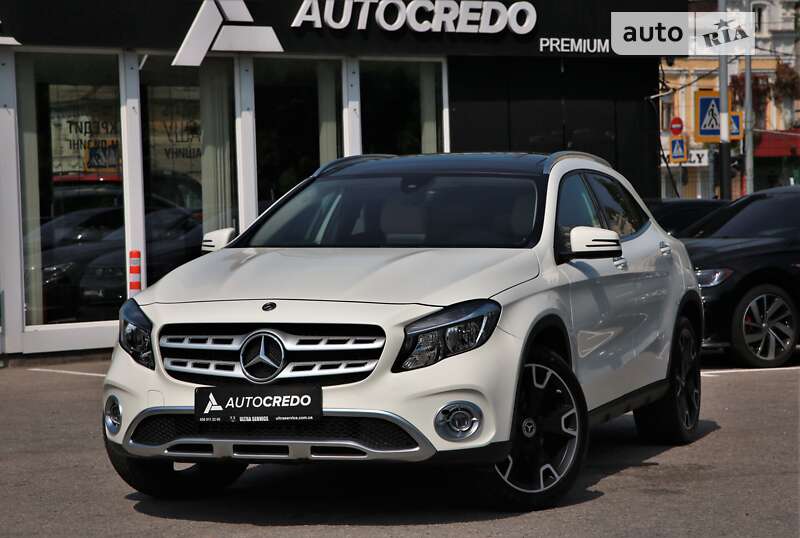 Die Tests entdeckten eine aktualisierte Crossover-Mercedes-Benz GLA-Klasse
