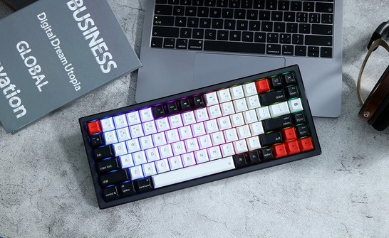 Os usuários poderão substituir interruptores no teclado mecânico Epomaker AK84S