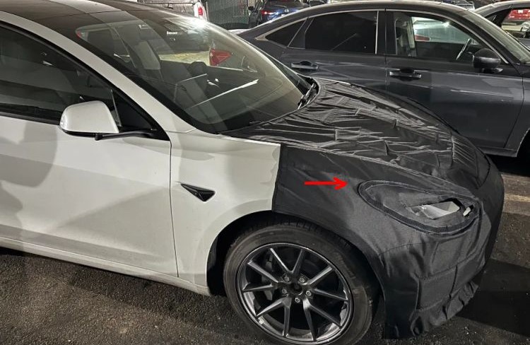 Protótipo do Tesla Model 3 visto na Califórnia