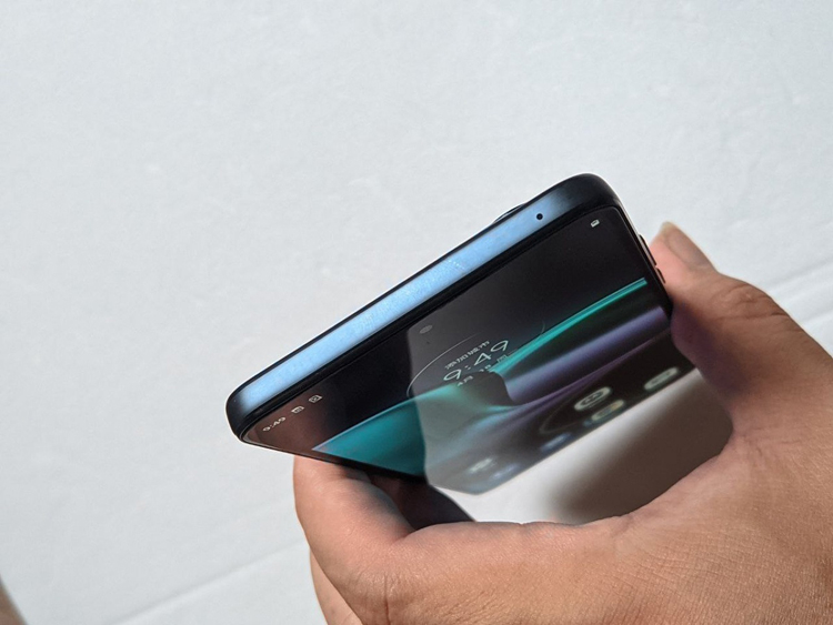 Motorola bereitet ein Smartphone Edge 30 mit einem 144-Hz-Bildschirm, einem Snapdragon 778G Plus-Chip und einer Kopfhörerbuchse vor