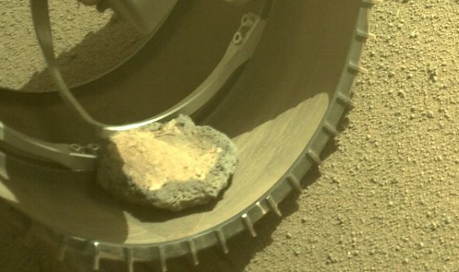 マーズロックは、パーサヴィアランスローバーと一緒に4か月以上旅行しています