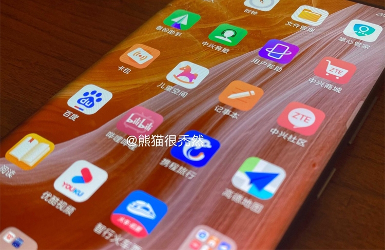 ZTEは5月9日にアンダースクリーンカメラ付きのAxon40スマートフォンを発表しました