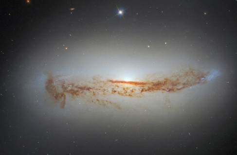 O telescópio Hubble tirou uma foto de uma galáxia com um buraco negro ativo