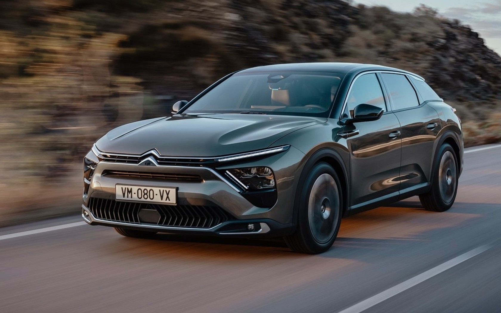 Le réseau a montré un nouveau crossover électrique Lancia