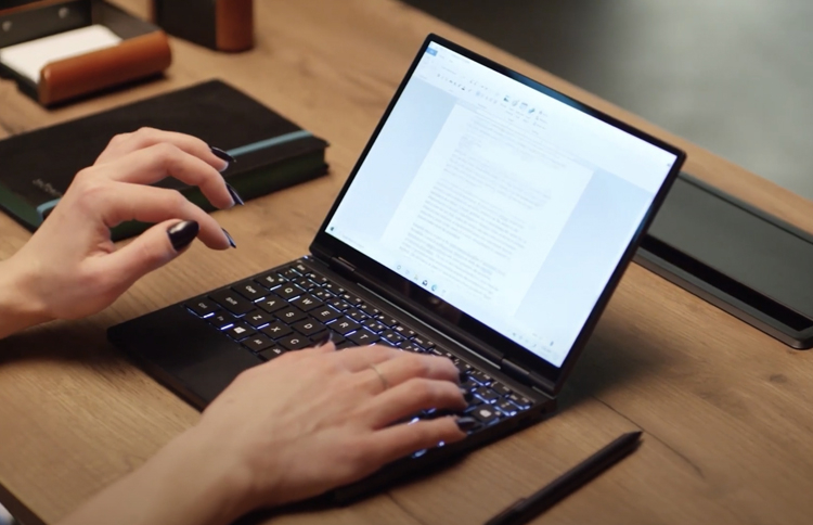 Un netbook per lanciare il mini laptop OneMix 4S con chip Intel Alder Lake e schermo da 10 pollici 2.5K
