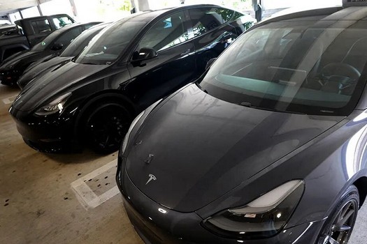 Ubers Flotte von bis zu 50.000 Tesla-Elektrofahrzeugen bis 2023
