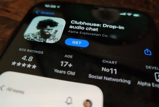 Clubhouse aggiungerà la possibilità di registrare conversazioni e condividere video clip