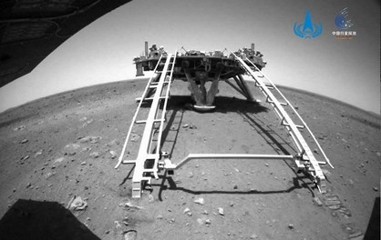 Il primo rover cinese ha iniziato il suo viaggio attraverso il Pianeta Rosso