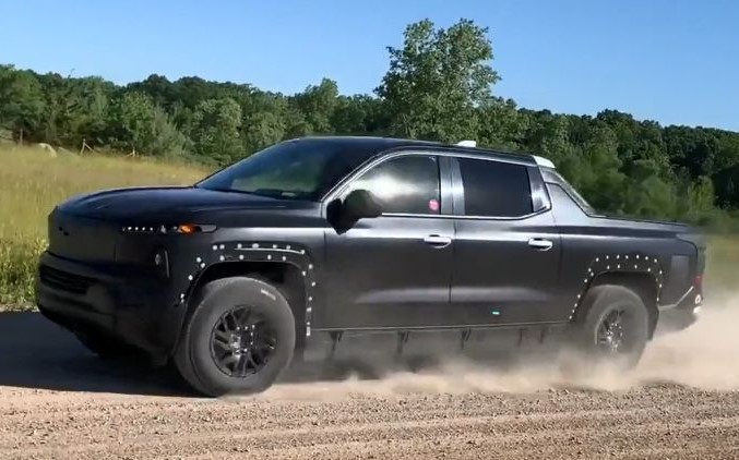 Der Elektro-Pickup Chevrolet Silverado EV erschien zum Testen