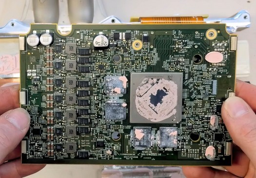 AMD Zen + Prozessor und Radeon RX 6600-Level-Grafik im Tesla-Bordcomputer