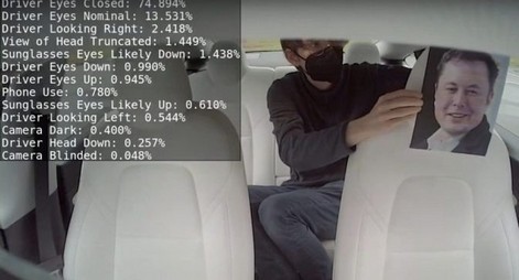 Tesla hat gerade damit begonnen, eine Kamera in der Kabine zu verwenden, um den Zustand des Fahrers zu überwachen.