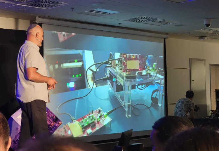 Intel dimostra il trasferimento di dati Thunderbolt a 80 Gb/s