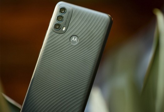 Présentation du smartphone Moto E40 avec écran 90 Hz et appareil photo 48 mégapixels