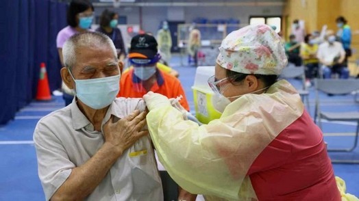 TSMC e Foxconn spendono 350 milioni di dollari per vaccinare la popolazione di Taiwan