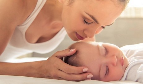 L'odore dei bambini calma gli uomini e aumenta l'aggressività nelle donne
